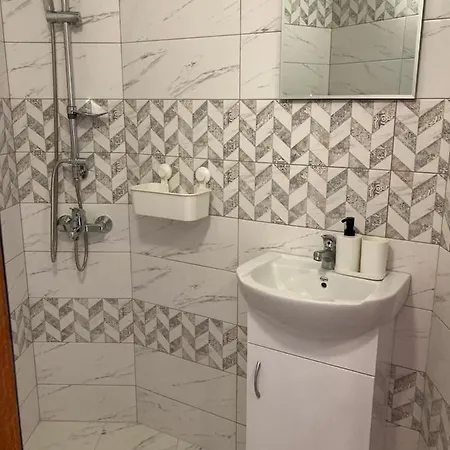 Ofilovi Πανσιόν 2*