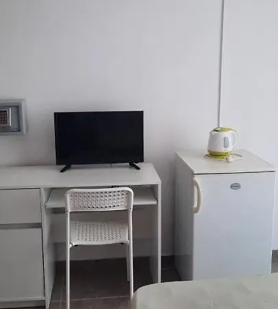 Ofilovi Πανσιόν Νεσέμπαρ