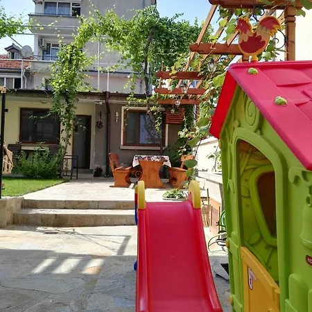 Πανσιόν Ofilovi Νεσέμπαρ