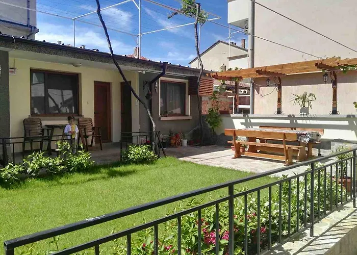 Ofilovi Gæstehus 2*